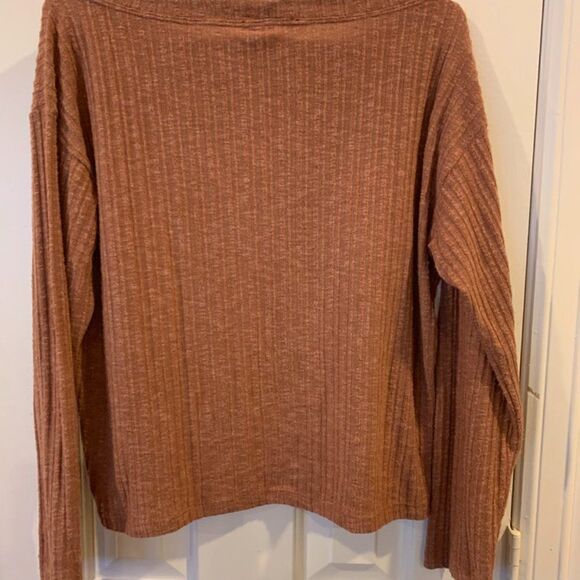 Forever 21 Cropped Light Weight Knit Top - Picture 5 of 5